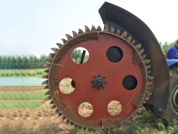 開溝機(jī)