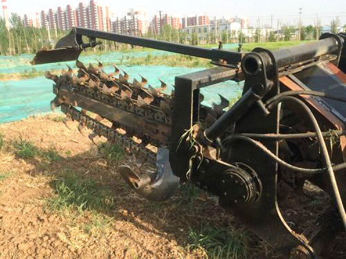 開溝機