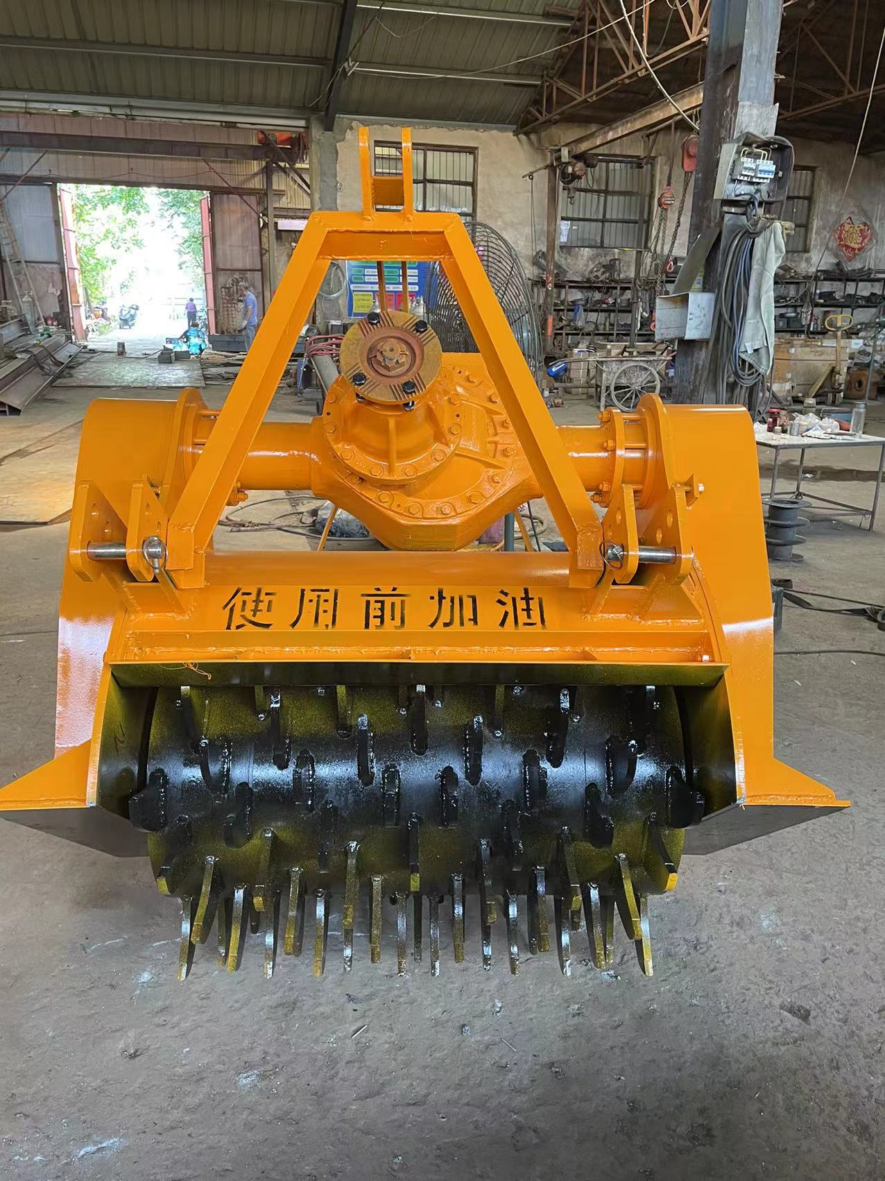 樹根粉碎機