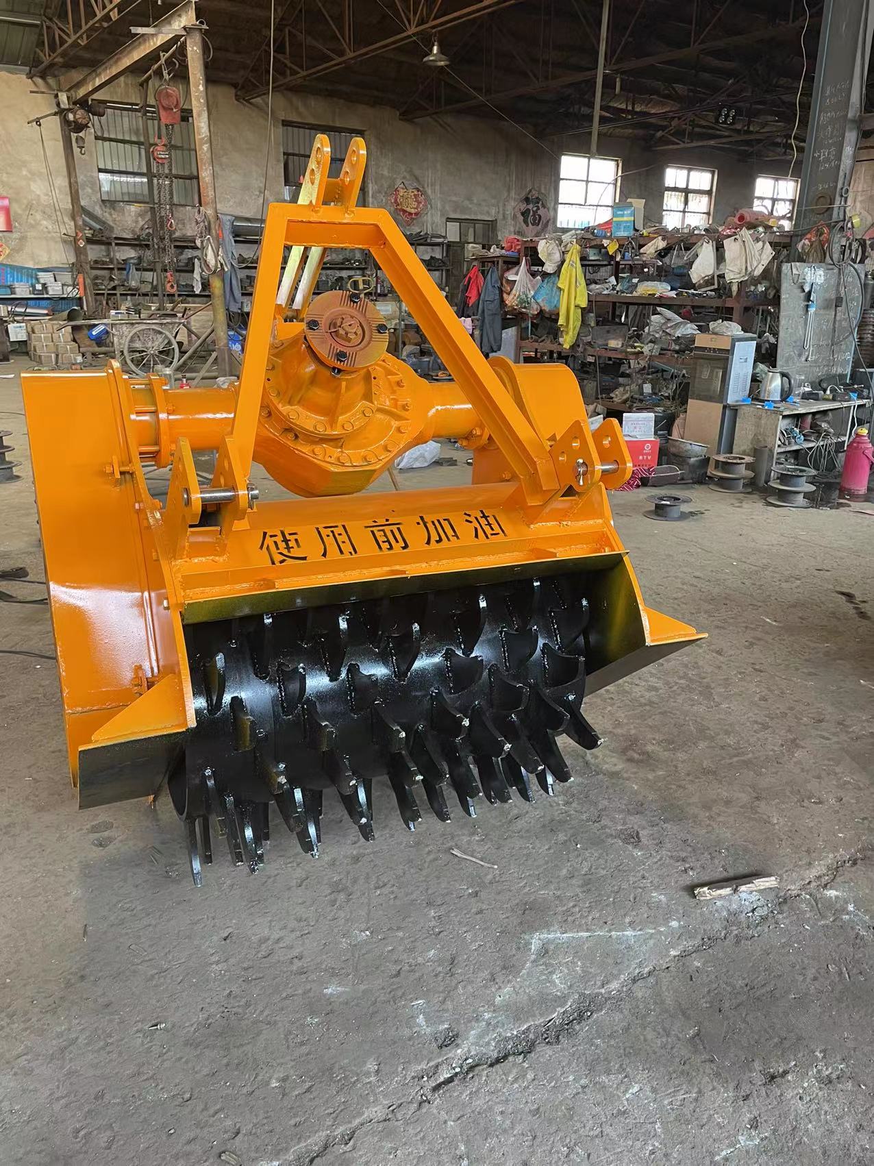 樹根粉碎機